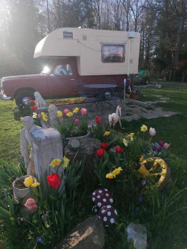 Hotel Le Pick Up 403 Vintage Oradour-sur-Glane Exterior foto